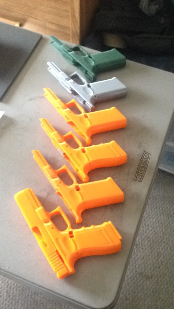 glock 17 gen 3 pistola cuadro by anonch accesorios cosplays réplica arma fuego 3D print model - Mito3D