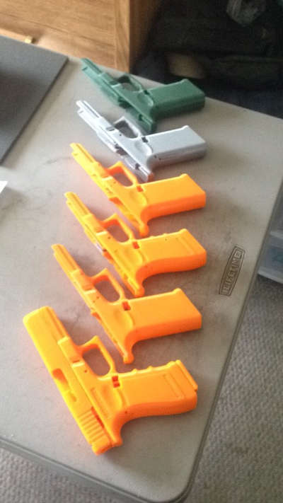 glock 17 gen 3 pistola cuadro by anonch accesorios cosplays réplica arma fuego 3d print model - Mito3D