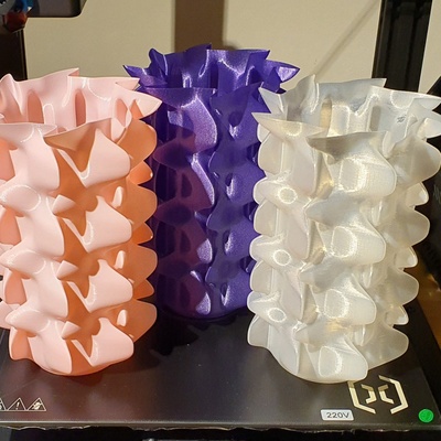 requins dent vase by brithawkes ménage décor amusement vasemode spirale 3d print model - Mito3D