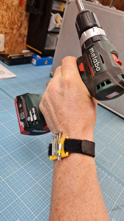 magnétique bracelet by 3dkevin outils aimant magnéticholder velcro 3d print model - Mito3D