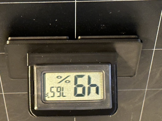 grillefinity thermomètre hygromètre titulaire soutien remixé by fango outils organisateurs température humidité 3d print model - Mito3D