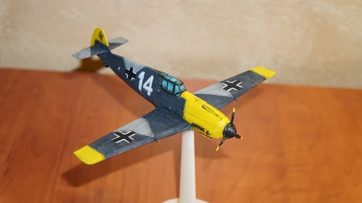 messerschmitt bf 109 aereo ww2 remixato by crioslang miniature bf109 modello giocattolo guerra mondo 2 elica 3d print model - Mito3D