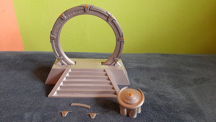 stargate in an off-world pedestal a dhd by martintaichl toys & games characters star gate 3d print model - Mito3D