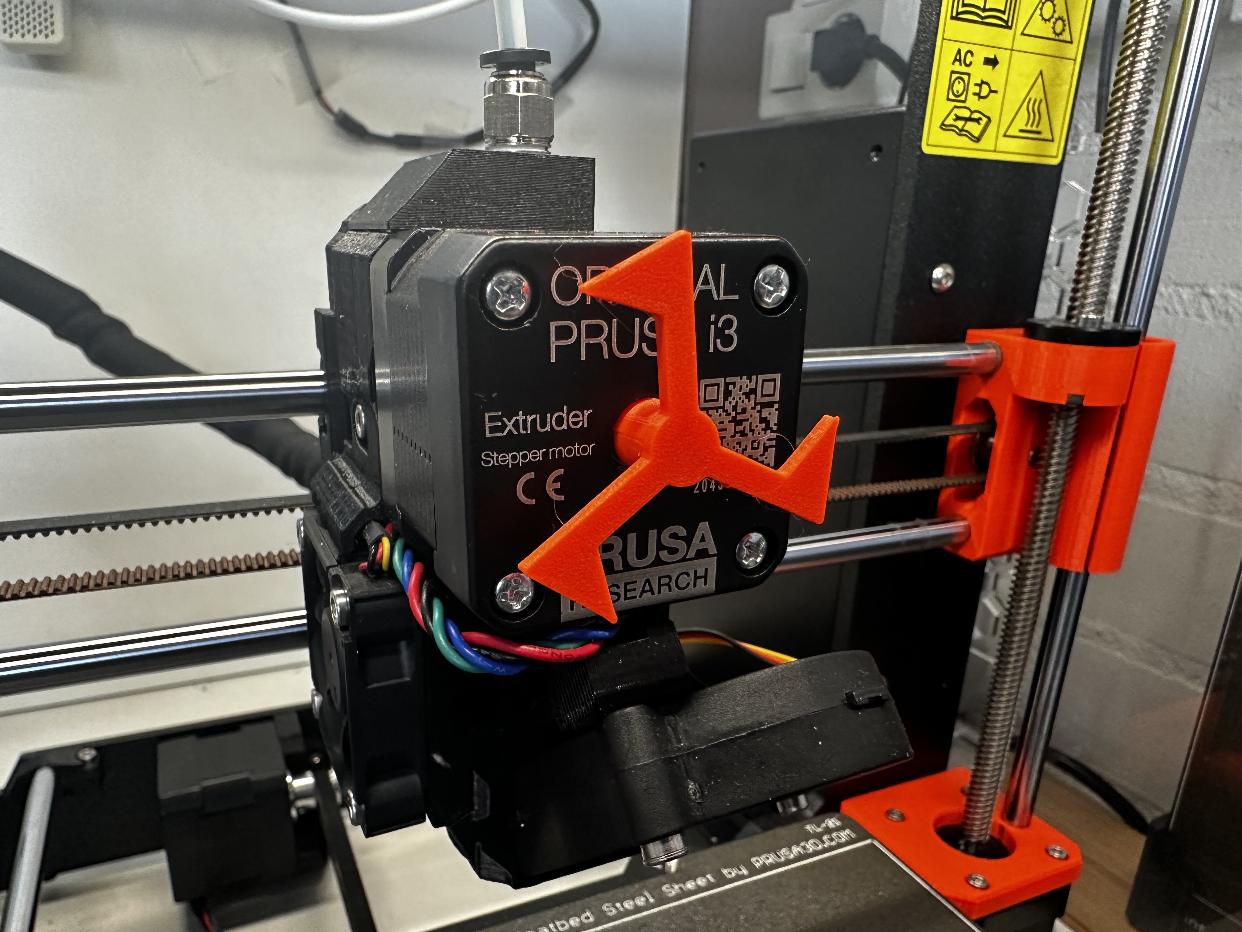 triângulo extrusora visualizar 5x5mm ímãs remixado by franklin 3d impressora acessórios extrusorvisualizador 3D print model - Mito3D