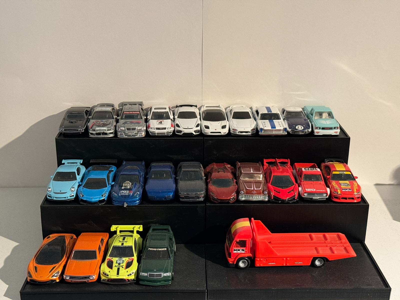 hot wheels model cars storage showcase modular shelves by itsblock63 hobby & diy vehicles city car accessories organize desk 3D print model - Mito3D