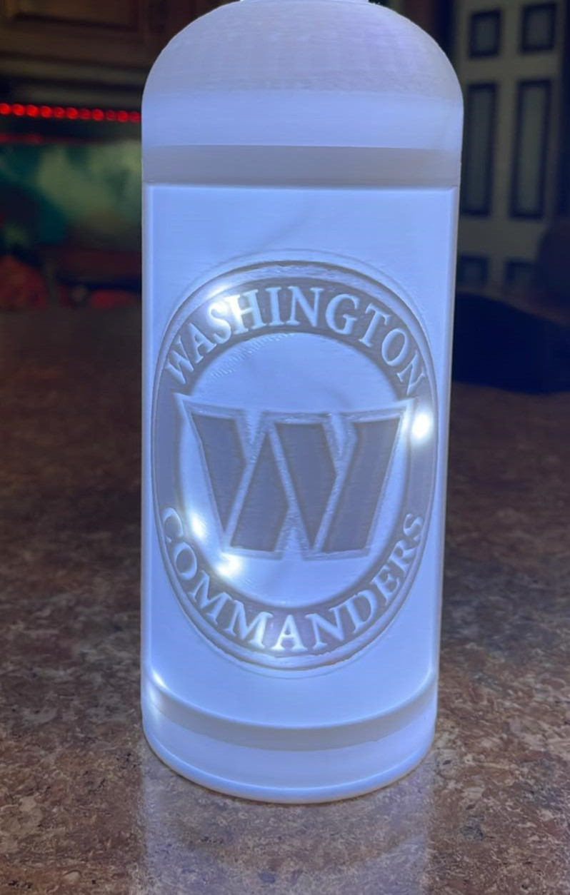 washington comandantes litofano vino botella by tío joeys creaciones generativo 3d modelo forja sombreros fútbol equipo 3D print model - Mito3D