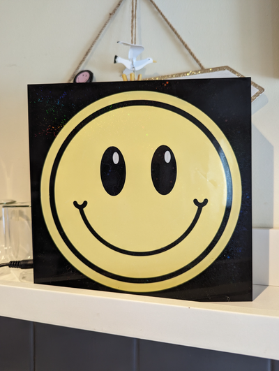 gülen led ışık kutu by 3drick ev halkı dekor lamba mutlu 3d print model - Mito3D