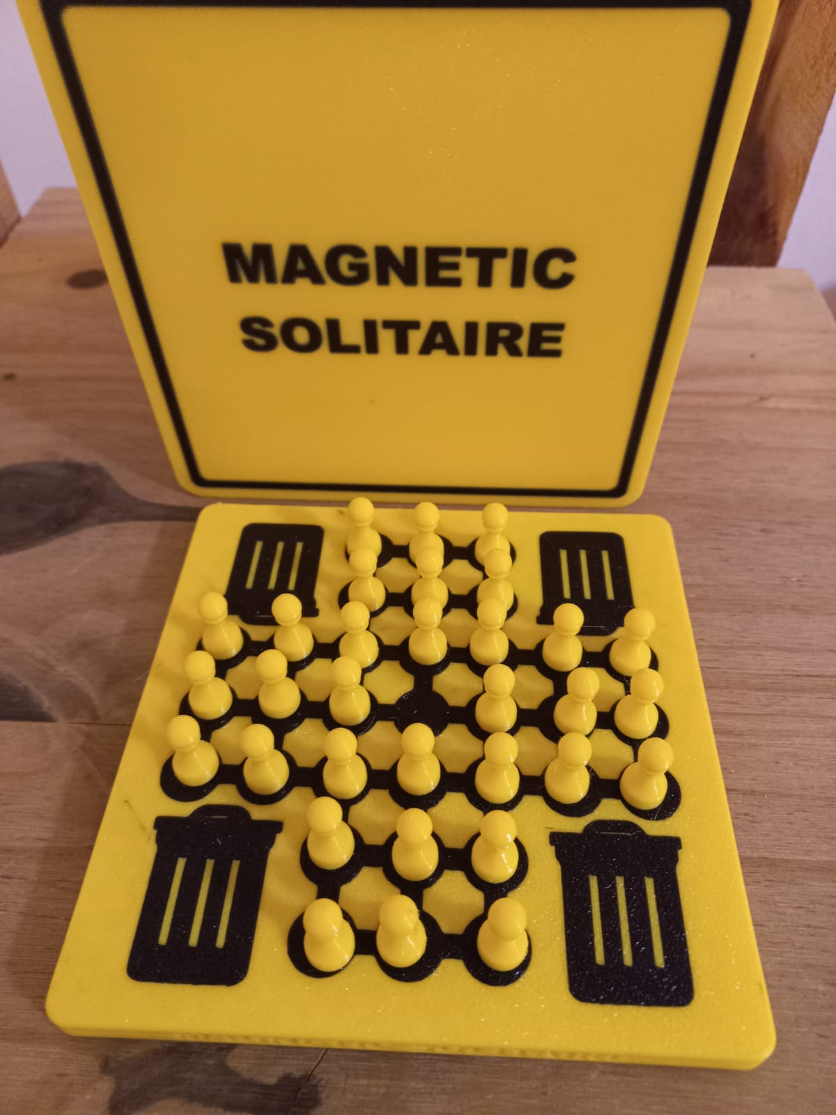 manyetik çivi solitaire 33 nokta yazı tahtası by manuelmvela0 oyuncaklar oyunlar bulmaca oyun mıknatıs masa oyunu 3D print model - Mito3D