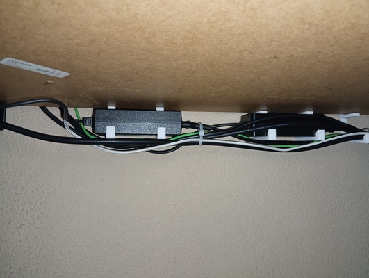 bureau puissance brique titulaire soutien no vis by braga3dprint ménage monter moniteur cable 39 alimentation adaptateur courant alternatif 3d print model - Mito3D