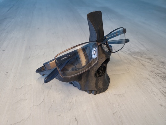 skull eyeglass holder by mocodroid household office eyeglasses glasses eyes sunglassesholder sunglassesclip eyeglassesholder sunglassescase 3d print model - Mito3D