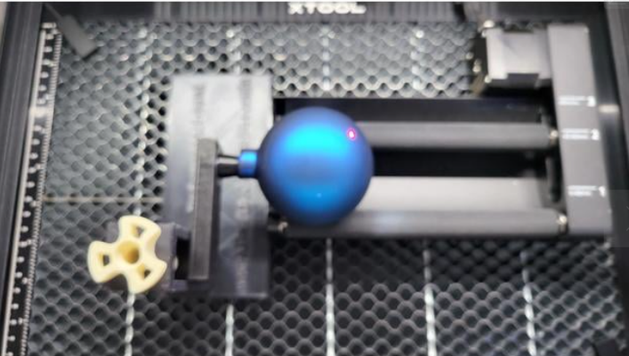 laser rotatif assistant ampoule attachement by fabricant dave loisir diy m1 verre graver couper brûler 3d print model - Mito3D