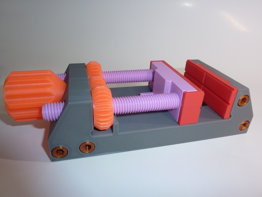 machine vice imprimé boulon trous remixé by sagatxxx outils mâchoires machinevice 3d print model - Mito3D