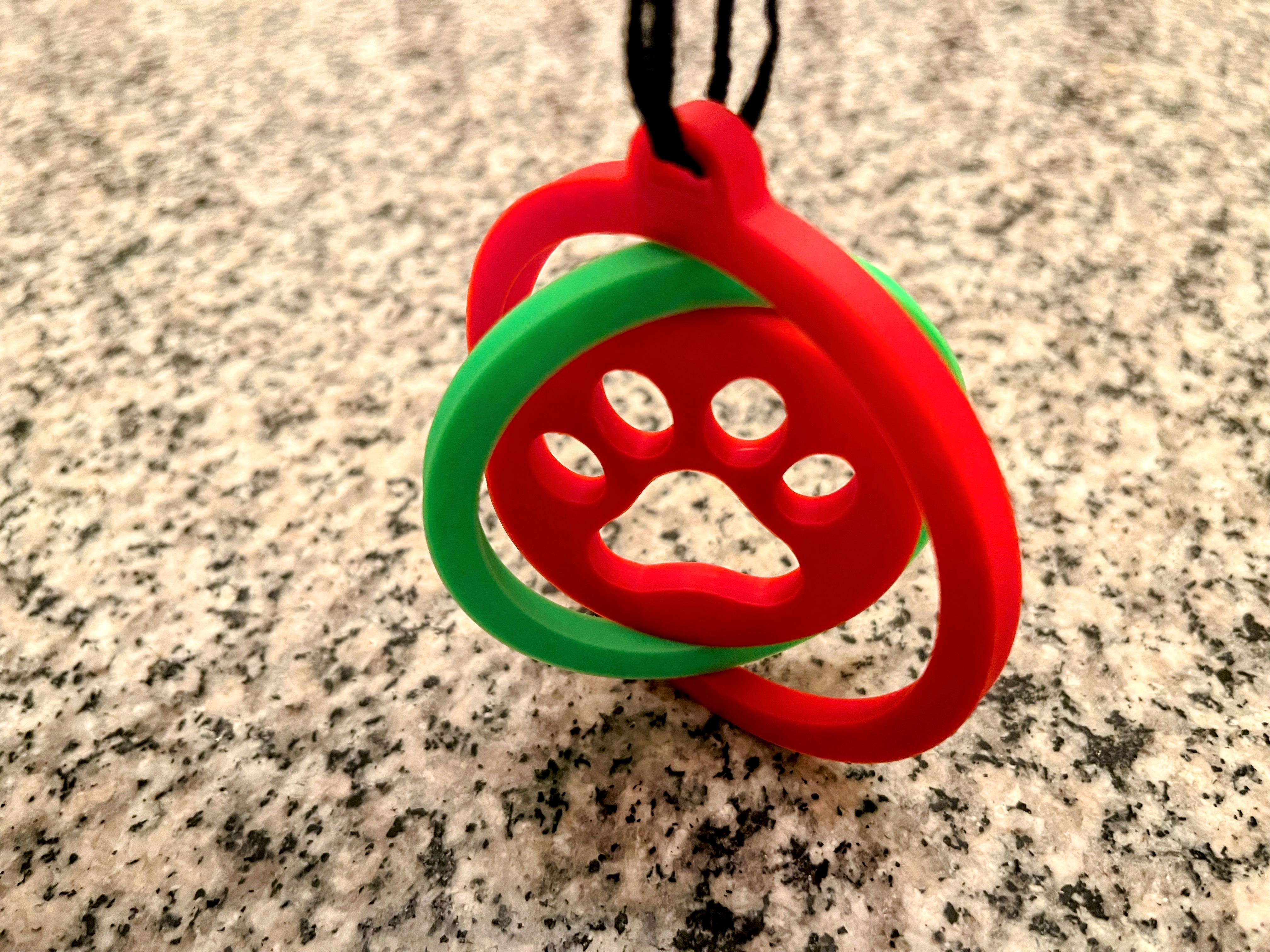 hund pfote rotierend weihnachten ornament by muddtt haushalt feierlichkeiten 3D print model - Mito3D