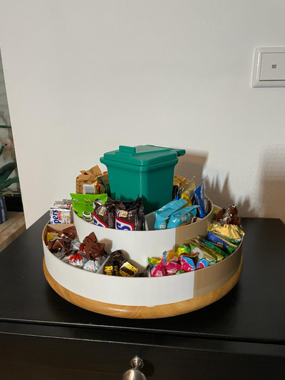 candy bar vor lazy susan by captain stuhlgang art models sweet box 3d print model - Mito3D
