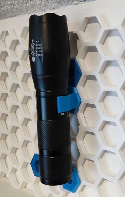 rohr halter unterstützung bienenwabe mauer neu gemischt by ippe werkzeuge veranstalter taschenlampe 3d print model - Mito3D