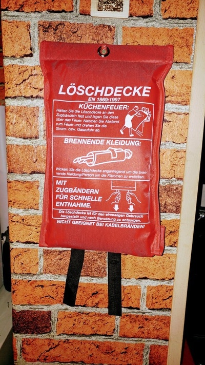 hook fire extinguishing blanket by 3djupp household house models extinguisher holder lschdecke lscher loescher loeschdecke 3d print model - Mito3D
