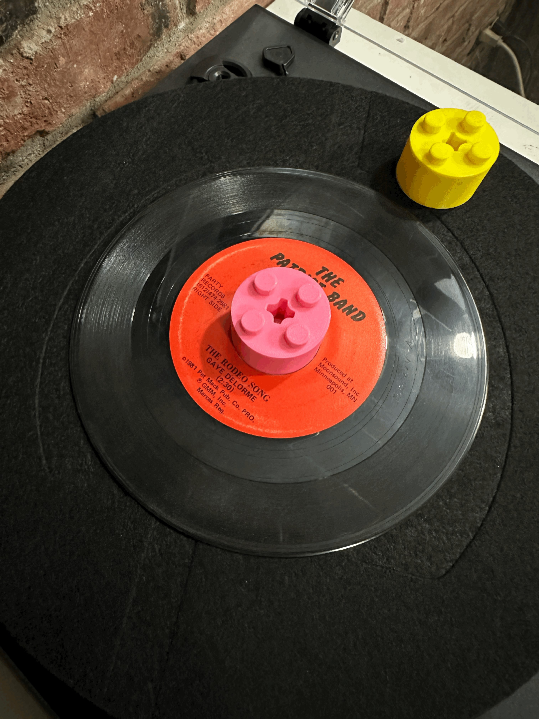 lego 45 vinile adattatore by puledro christie passatempo fai elettronica disco giradischi 45vinyl 3D print model - Mito3D