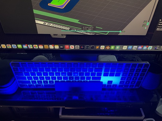 magie clavier studio supporter by mœbius outils gadgets pomme 3d print model - Mito3D