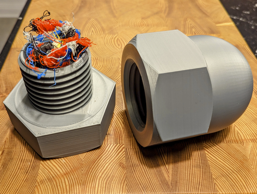 şapka fındık konteyner domuzcuk banka by teneke kova ev halkı modeller cıvata kumbara 3d print model - Mito3D