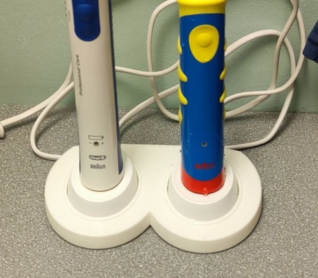 oral b organizatör yeniden karıştırılmış by ippe ev halkı modeller diş fırçası sözlü tutacağı elektrikli braunoralb 3d print model - Mito3D