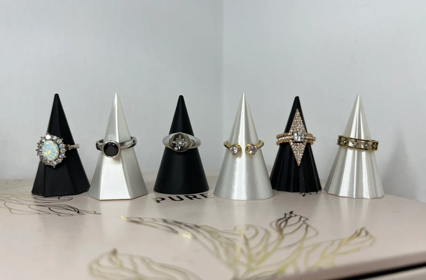 semplice cono squillare titolare supporto by restaurato moda anelli porta anello gioielleria accessori 3d print model - Mito3D