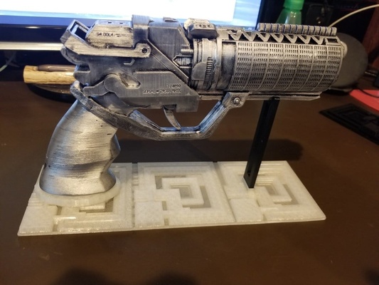 k's pistola in piedi pezzo remixato by pldugan oggetti scena cosplay 3d print model - Mito3D