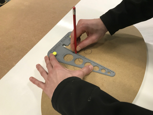 centre chercheur marquage aide by brithawkes outils mesure dessin outil lignes perpendiculaire menuisier 3d print model - Mito3D