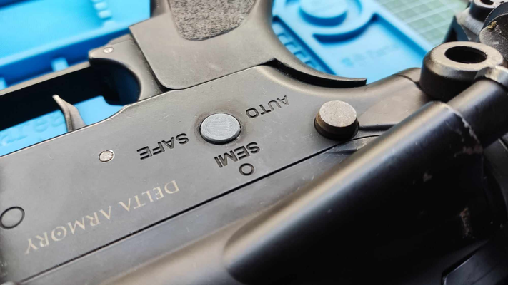ar15 segurança botão cobrir bainha by adão passatempo faça esporte ar livre airsoft airsoftparts rifle arsenal delta 3d print model - Mito3D
