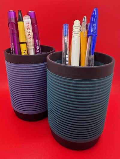 fileté illusion crayon pot by phare additif ménage bureau porte crayons tasse d'optique 3d print model - Mito3D