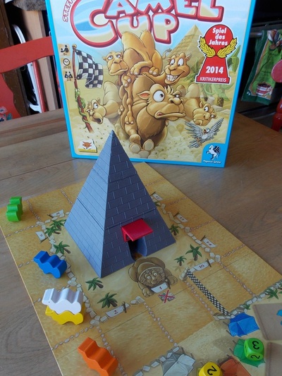 dados torre pirâmide camel up borda jogos by mobiobi brinquedos tabuleiro dicetower jogo thingiverse 3d print model - Mito3D