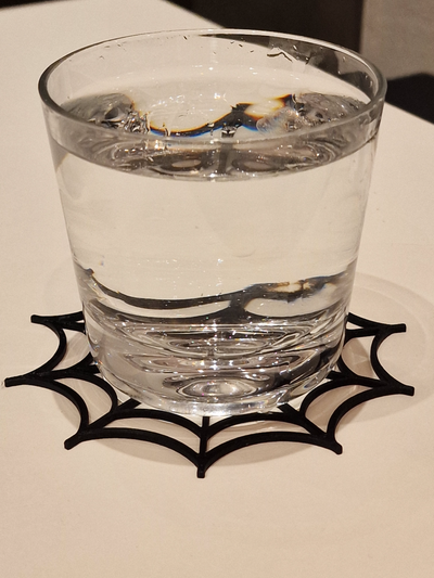 halloween toile d'araignée boisson coaster by madness3d ménage décor 2023 décoration araignée sangles titulaire soutien verre boissons verres décorations 3d print model - Mito3D