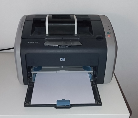hp laserjet 1010 porquinho banco by giorgiomiglia ferramentas aparelhos impressora engraçado cofrinho 3d print model - Mito3D