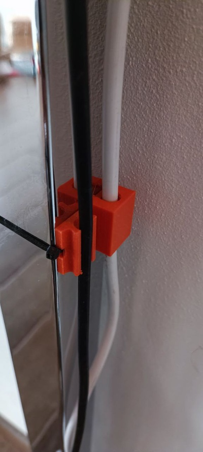 vertical cable clip by giorgiomiglia tools organizers cablemanagement cableholder cableorganizer 3d print model - Mito3D