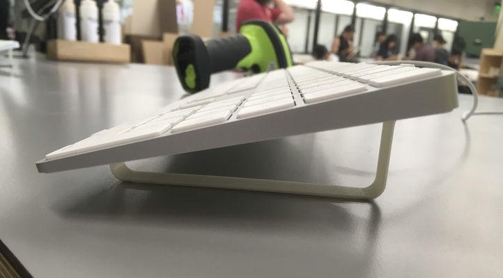görünmez yüzer ayakta durmak elma büyü tuş takımı by nukdd ev halkı ofis mac klavye merkezi ayağı applemagickeyboard 3d print model - Mito3D