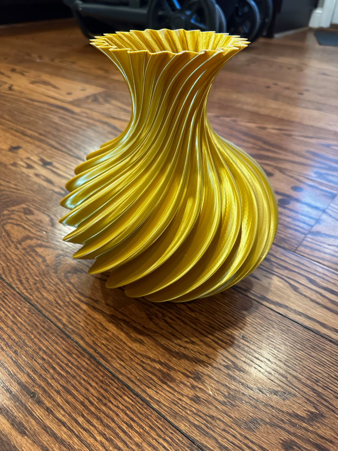 breit verdrehte vase by halt my bär haushalt dekor twistedvase dekorationvase 3D print model - Mito3D