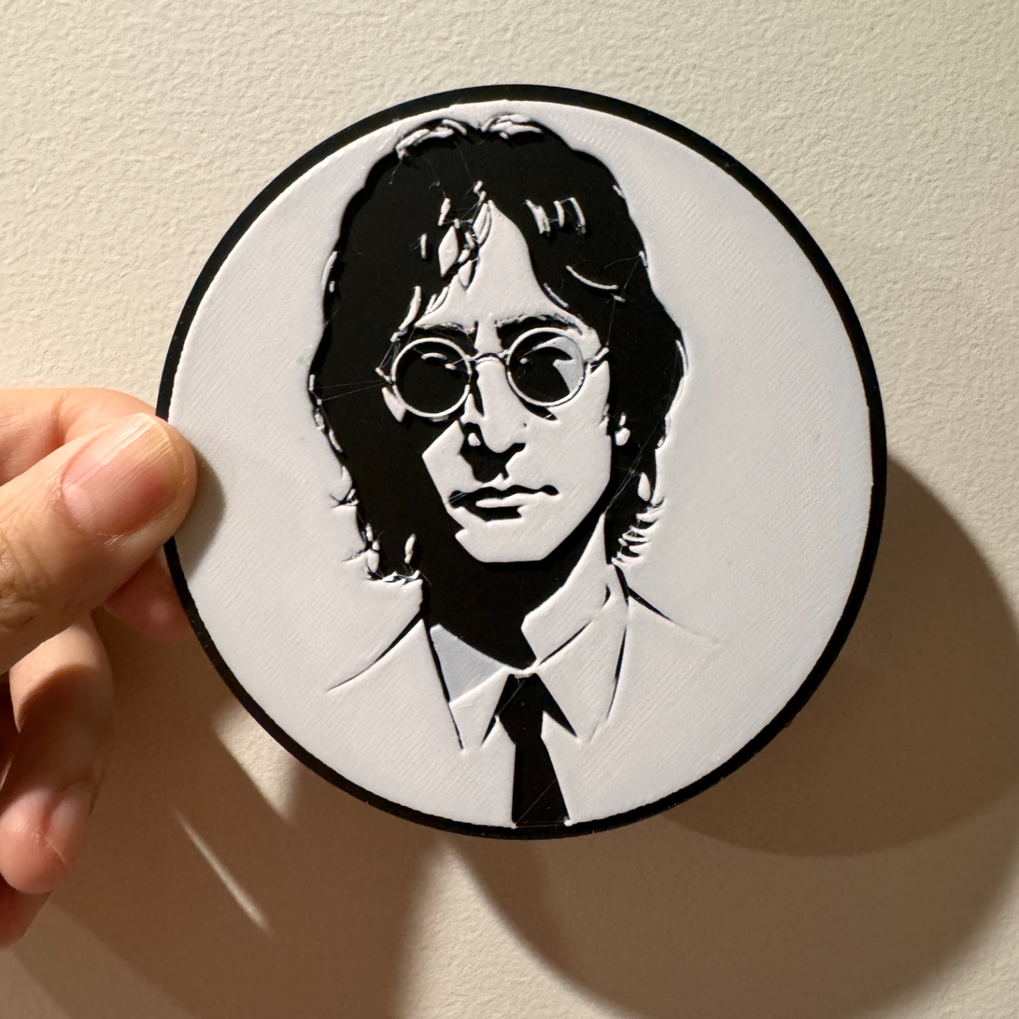 john lennon sottobicchiere by zucchero cianidrico domestico casa modelli scarafaggi giovanni volo musica regalo fucina cappelli bianco nero 3D print model - Mito3D