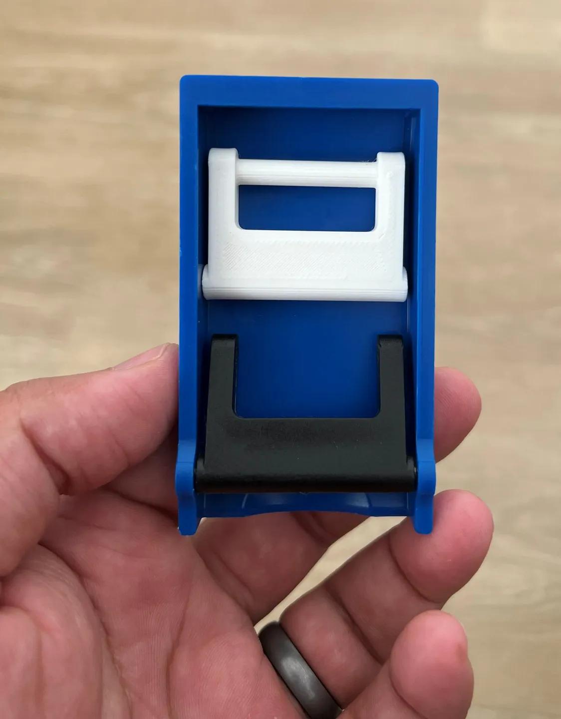 cassetta degli attrezzi fermo sostituzione by più bizzarro utensili scatola attrezzo coperchio rotto 3D print model - Mito3D