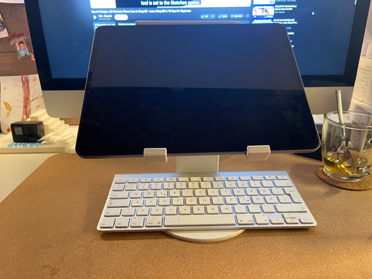 ipad halter unterstützung by ceppetoswerkstatt haushalt büro ipadholder ipadstand apfel macbook tablette tischhalter 3d print model - Mito3D