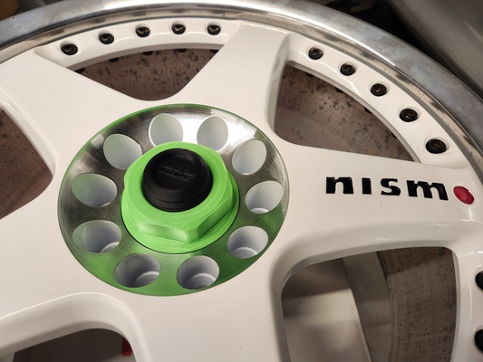 nismo lmgt1 2 wheels center cap by lesterneo hobby & diy vehicles hub lmgt2 3d print model - Mito3D