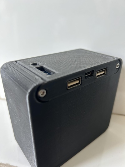 portátil banco usb carregador 8 x 18650 by amorris ferramentas aparelhos telefone 3d print model - Mito3D