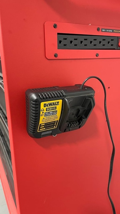 milwaukee to dewalt battery charger mount adapter by future engineer tools machine batterycharger batterychargermount dewaltbattery milwaukeetools toolchest toolorganizer 3d print model - Mito3D