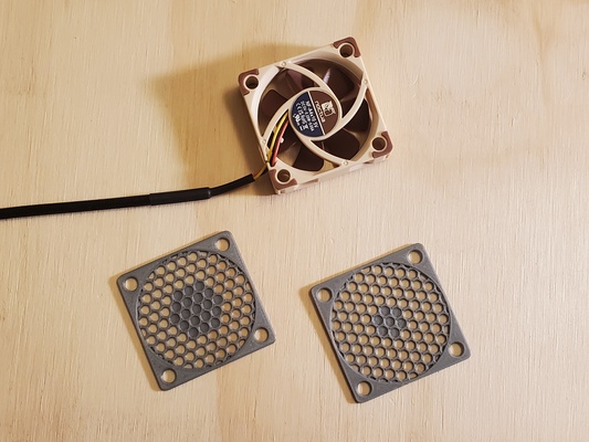 bienenwabe ventilator grills 40mm quadrat fans by roland entketten hobby diy elektronik noctua fangrill 3d print model - Mito3D