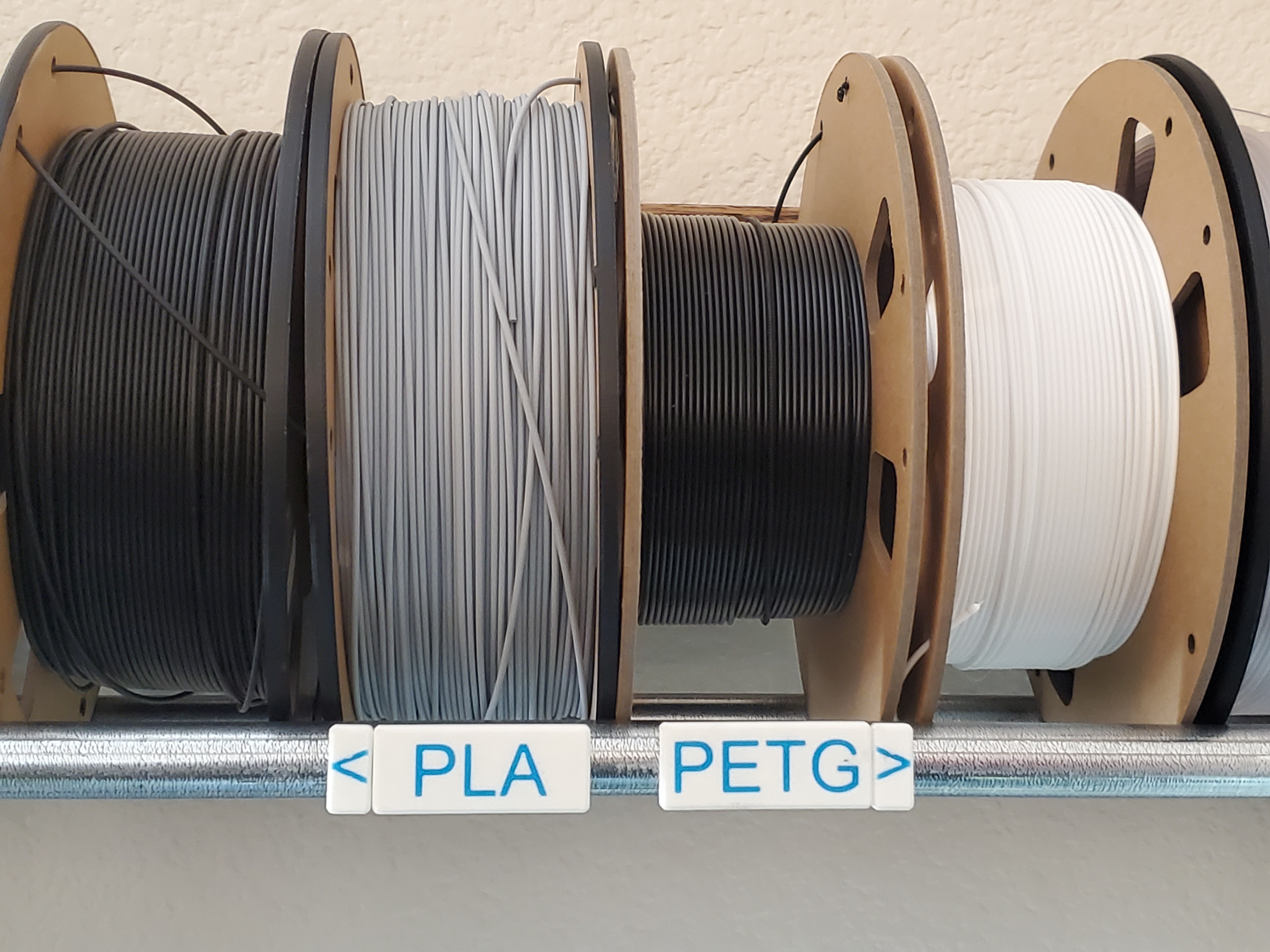 riprovare magnetico etichette remixato bambu studio x1c ams by roland deschain utensili organizzatori multimateriale stoccaggio filamento 3D print model - Mito3D
