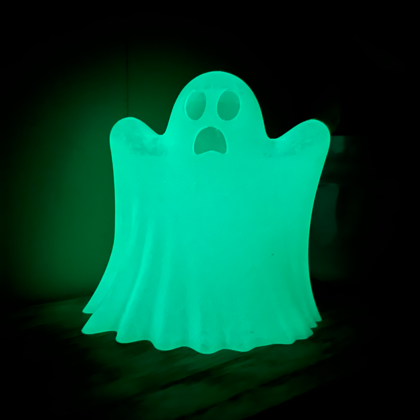 asustado fantasma remezclado by nukdddd casa decoración halloween escalofriante brillan oscuridad 3D print model - Mito3D