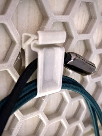 kesmek kilitleme kablo klips hsw binmek yeniden karıştırılmış by zzzzz ev halkı ofis ek dosya kablo klipsi petek depolama duvarı 3d print model - Mito3D