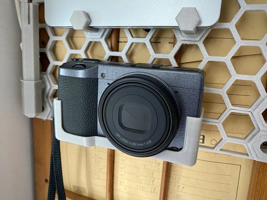 hsw ricoh gr3x telecamera titolare supporto remixato by zzzzz domestico casa modelli favo parete stoccaggio nido d 39 ape 3d print model - Mito3D