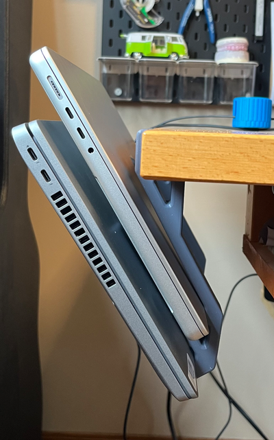 escrivaninha cabide estante laptops by oscar y chen casa escritório acessórios suporte laptop computador portátil ficar pé organizador macbook tábua ipad 3d print model - Mito3D