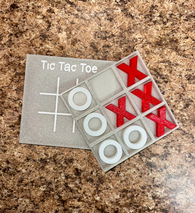 tragbar tic tac toe spiel by abonnieren spielzeuge spiele tafel tictaktoe spielzeug rot weiß tabelle klein kinder spaß funktional 3d print model - Mito3D