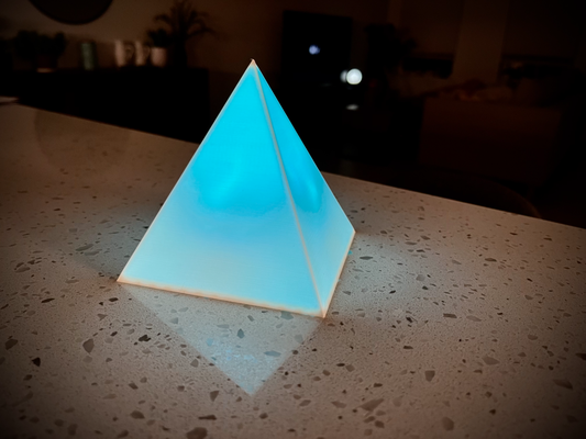 tkp001 holocron by tuctron ménage bureau lampe pyramide guerres étoiles étoile sith seigneur 3d print model - Mito3D