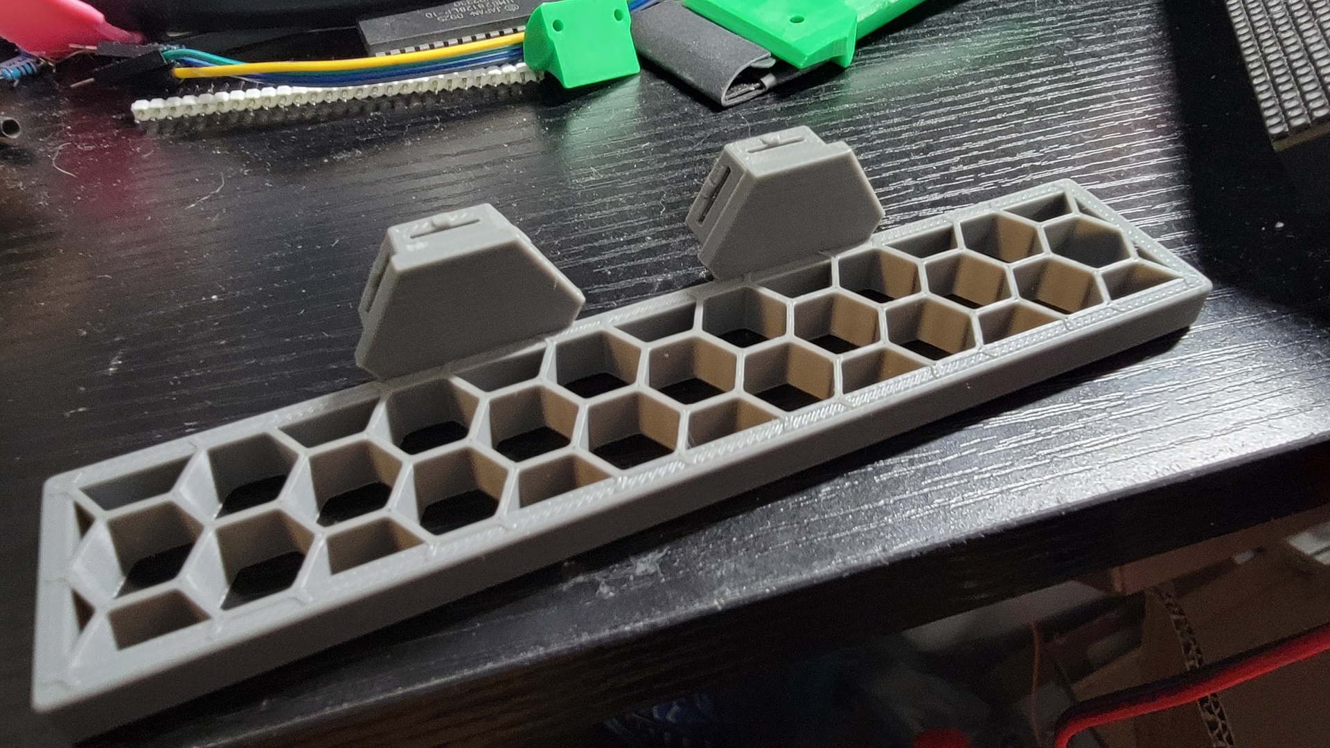 parametrik model hsw altıgen araç kulp destek yeniden karıştırılmış by uberfoo araçlar organizatörler petek deposu depolama duvarı el aleti tutucu organizasyon 3D print model - Mito3D